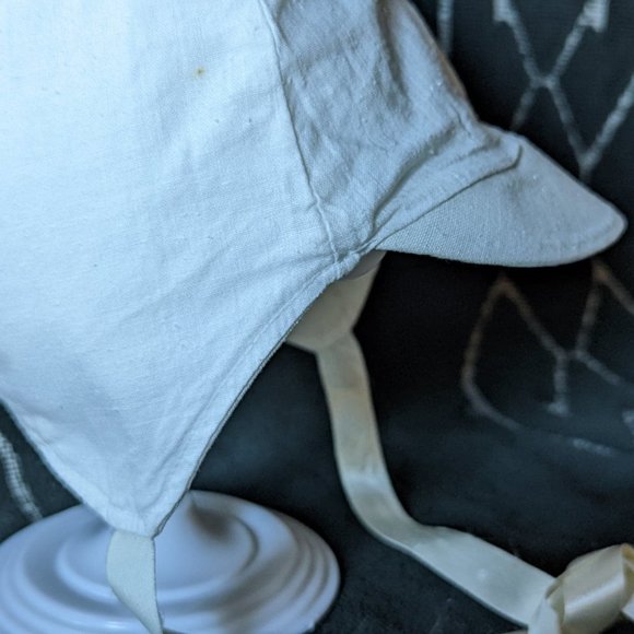 20% OFF  Vintage Peaked Baby Bonnet   c mid-1970s - Picture 5 of 6